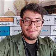 Profesor de psicología con maestría en psicoanálisis